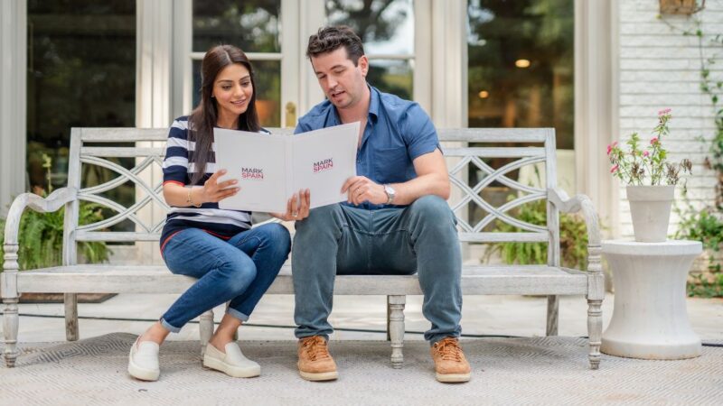 From Listing to Closing: A Step-by-Step Guide to Selling a Home