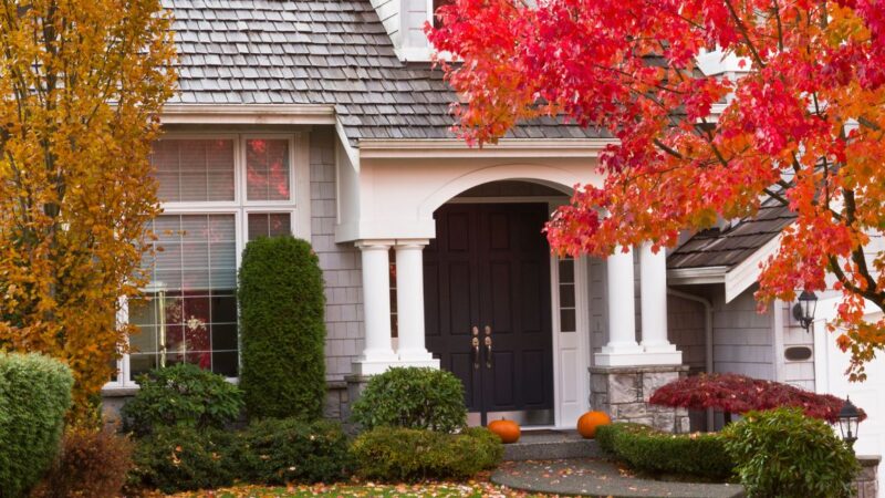 Seasonal Home Decor: Fall Trends to Impress Buyers