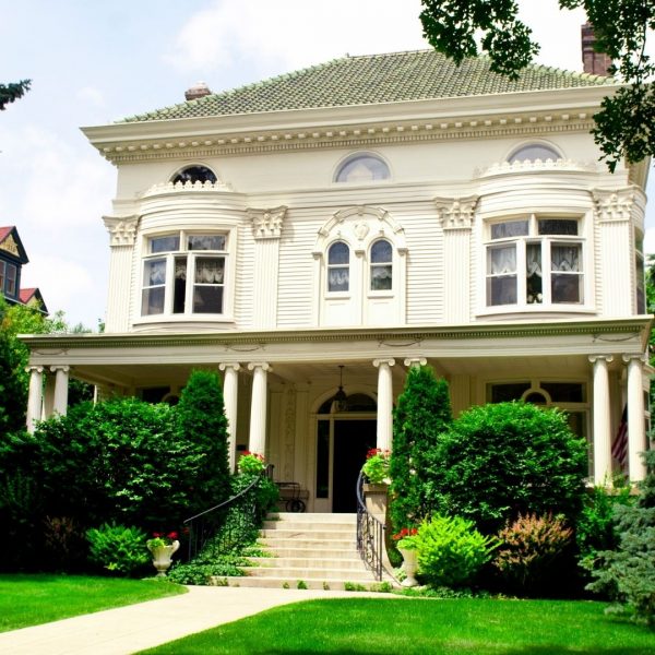 Landscaping tip- clean cut lawns